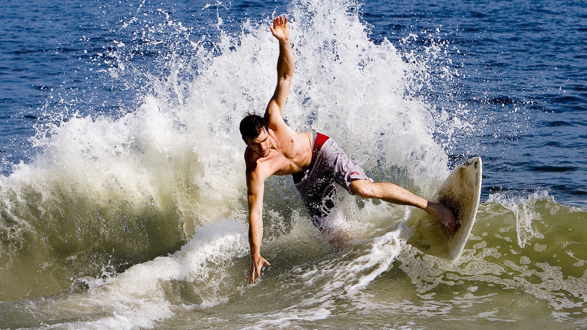 开云体育中国-F1新赛季揭幕战之夜，帕尔默如何以隐形节拍器带动全队节奏